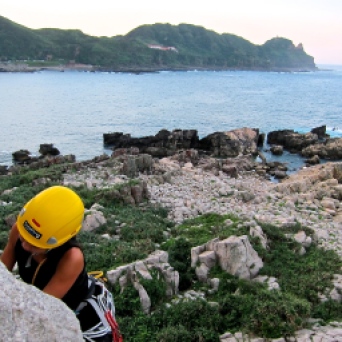 Climbing at School Gate, Bitoujiao in the background